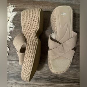 Zara Women's Tan Sandals / Size 9